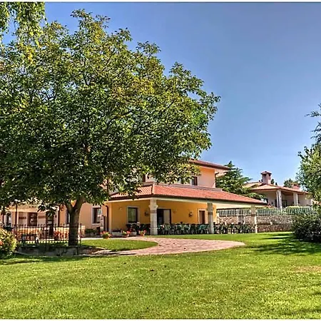 Pesek فندق San Dorligo della Valle