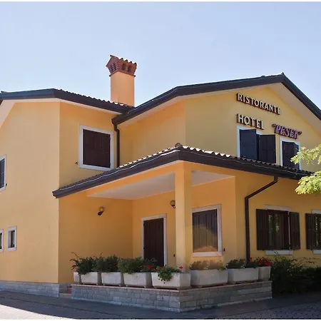 Hotel Pesek 3*